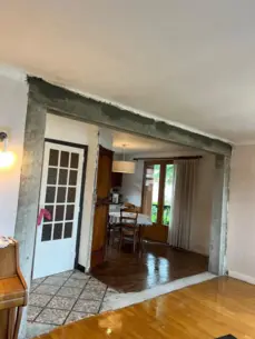 Création d'un encadrement de soutien en béton armé dans un séjour existant.

Dimension : 1600 × 1200 px